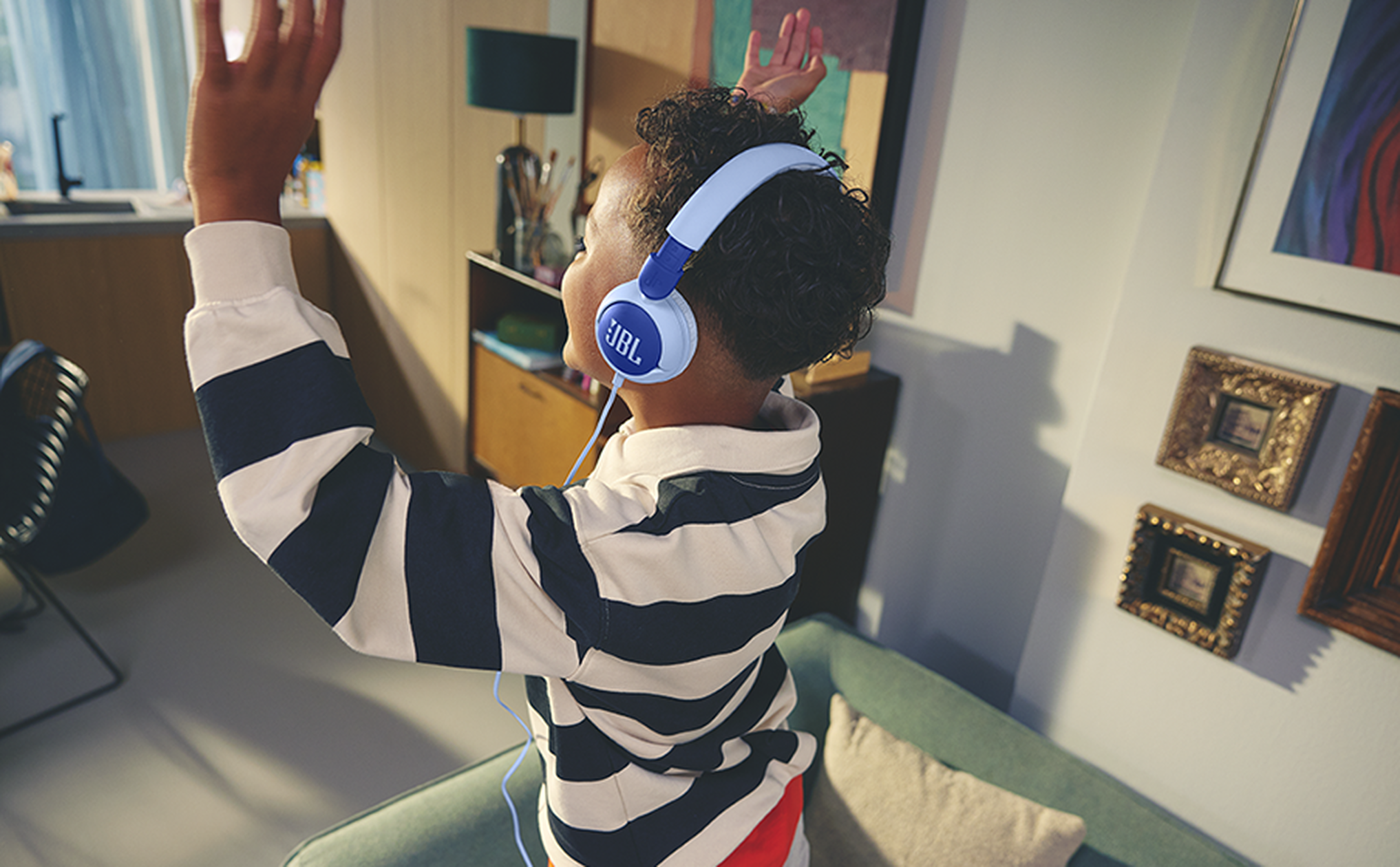 01.JBL_JR-320_LS_Blue_Sound